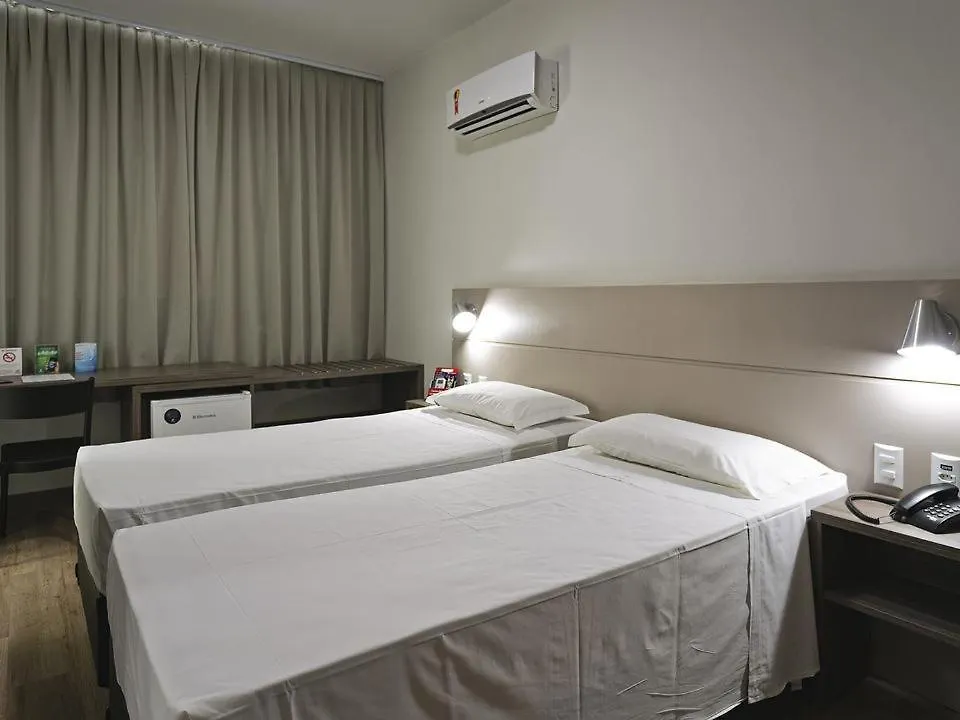 Hotel Valerim Itajai / Navegantes