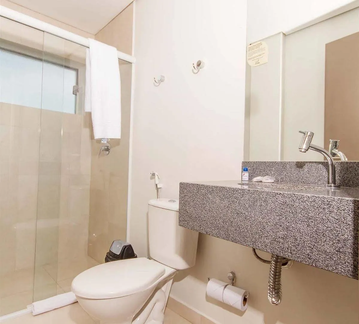 Hotel Valerim Itajai / Navegantes