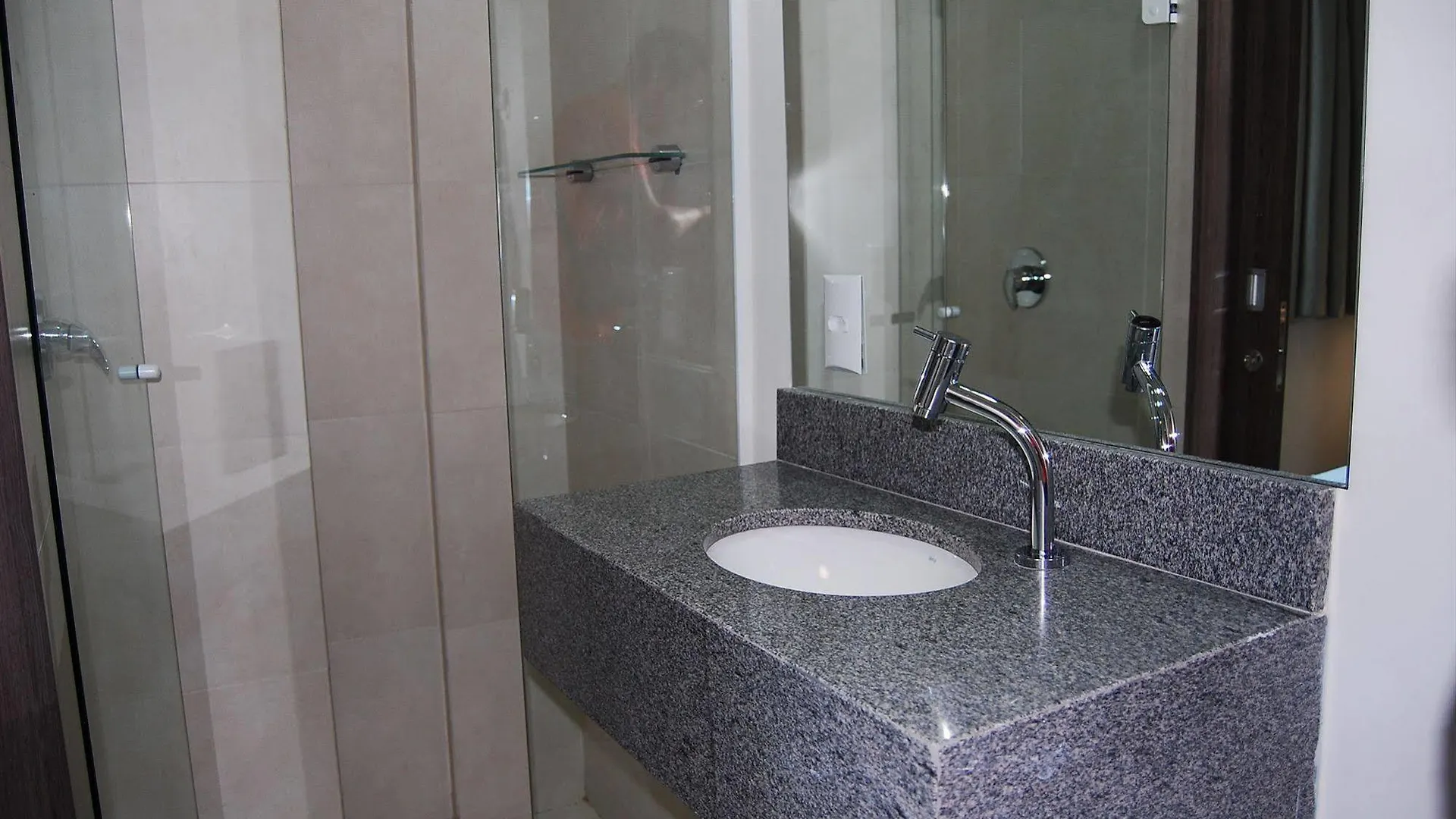 Hotel Valerim Itajai / Navegantes