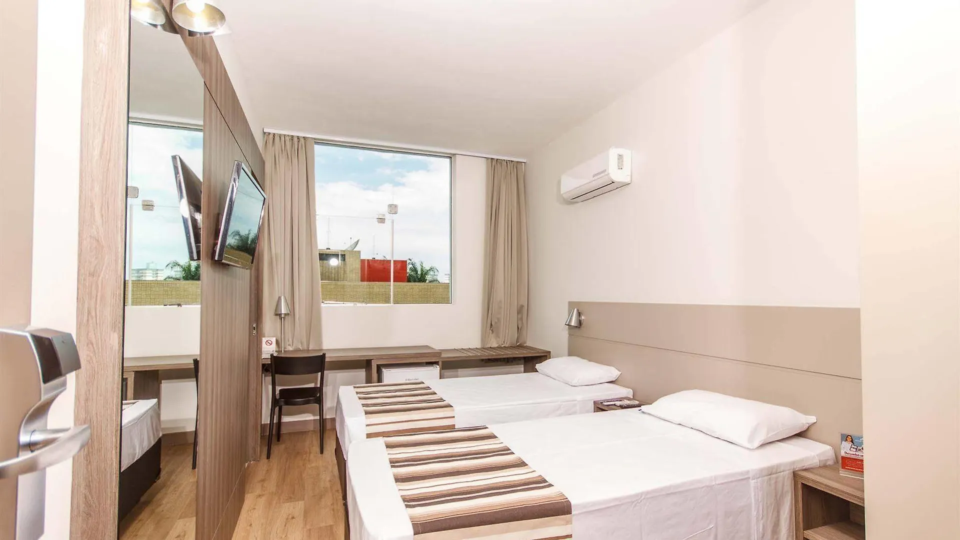 Hotel Valerim Itajai / Navegantes